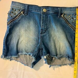 ROCK & REPUBLIC 10 PIXIE blue denim raw Fray edge Hem spike stud cut off shorts